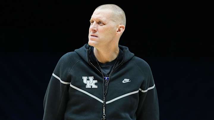 Mark Pope's use of big men could lead a five-star center to Kentucky