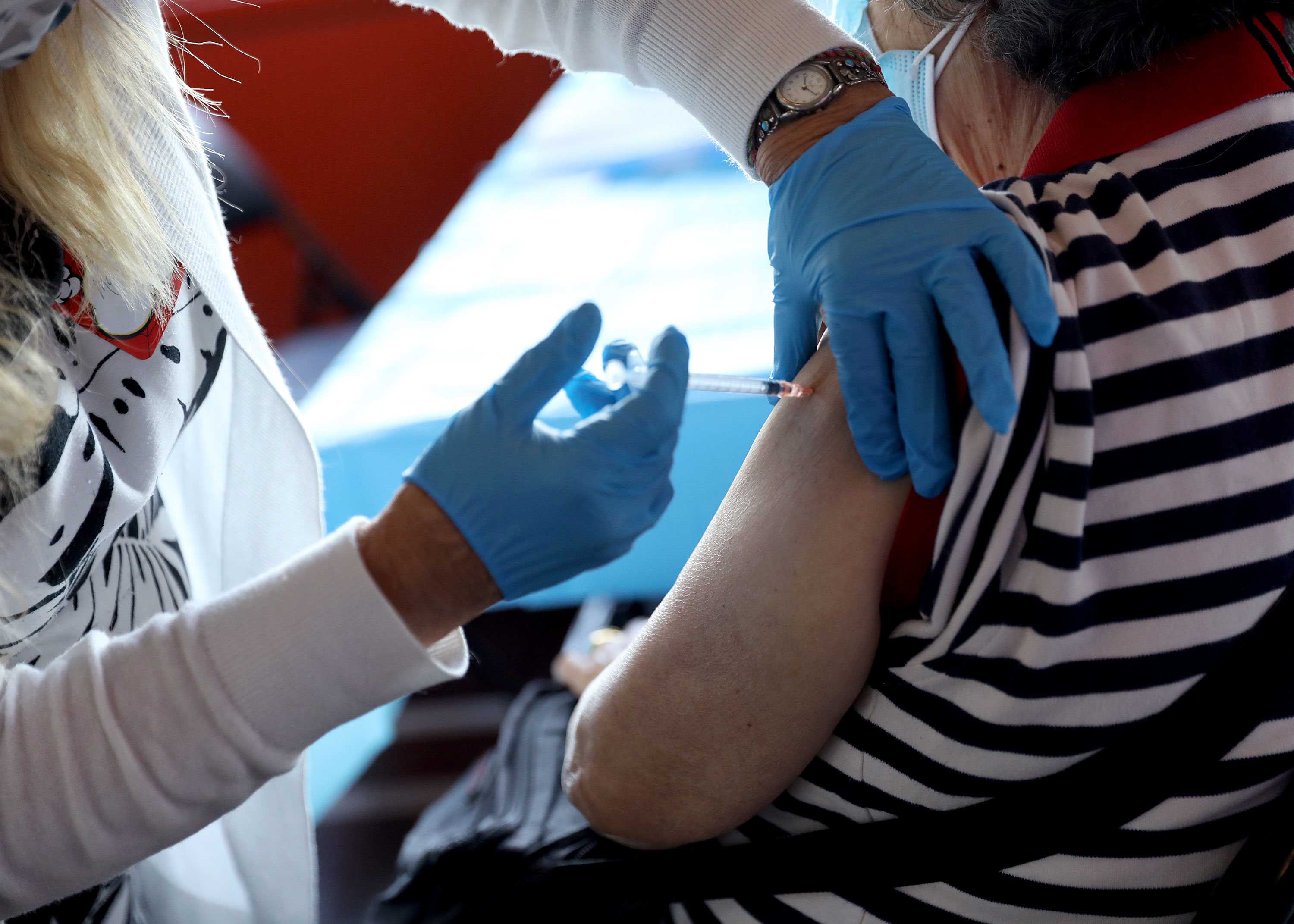 How to get a COVID-19 shot and ensure it's covered by your insurance