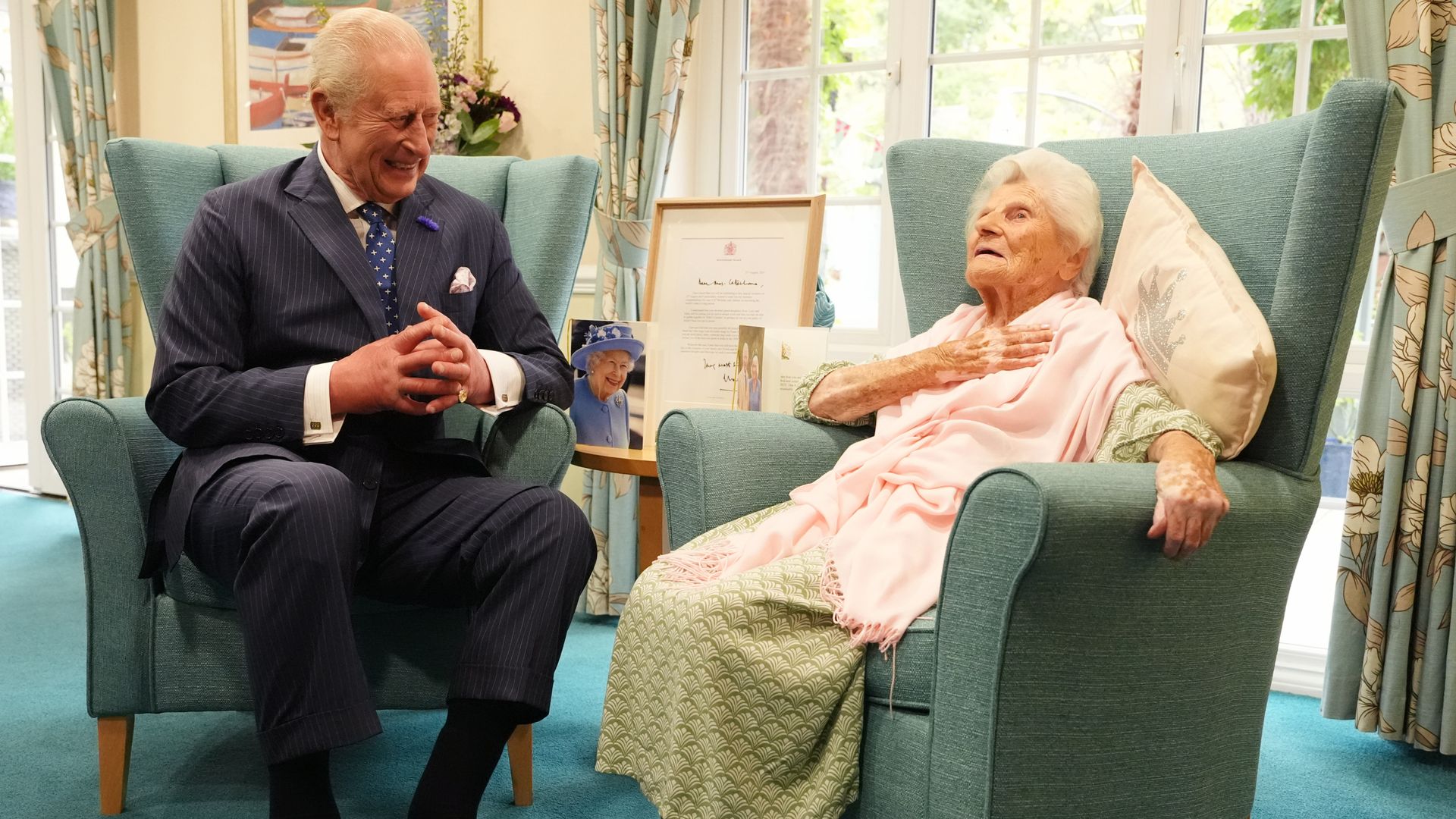 King meets the world’s oldest person – who remembers when 'all the girls were in love with him' 50 years ago
