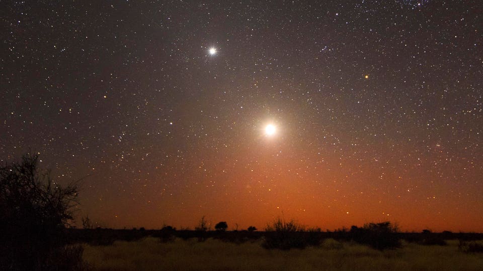 When To See Jupiter And The Moon Form A Stunning Pair This Weekend