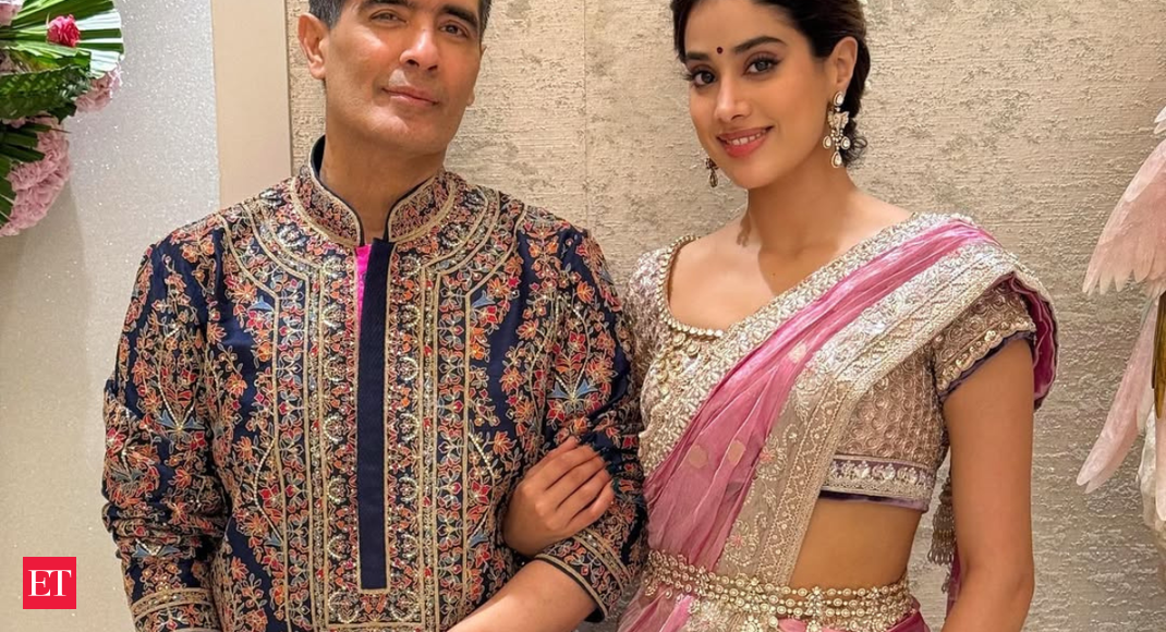 7 Times Janhvi Kapoor looked like a dream in Manish Malhotra outfits!