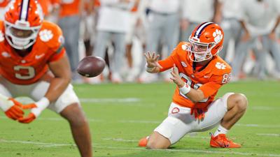 Don’t tell mom: Why Dabo and son kept Mrs. Swinney in the dark on Clemson holder’s two-point fake